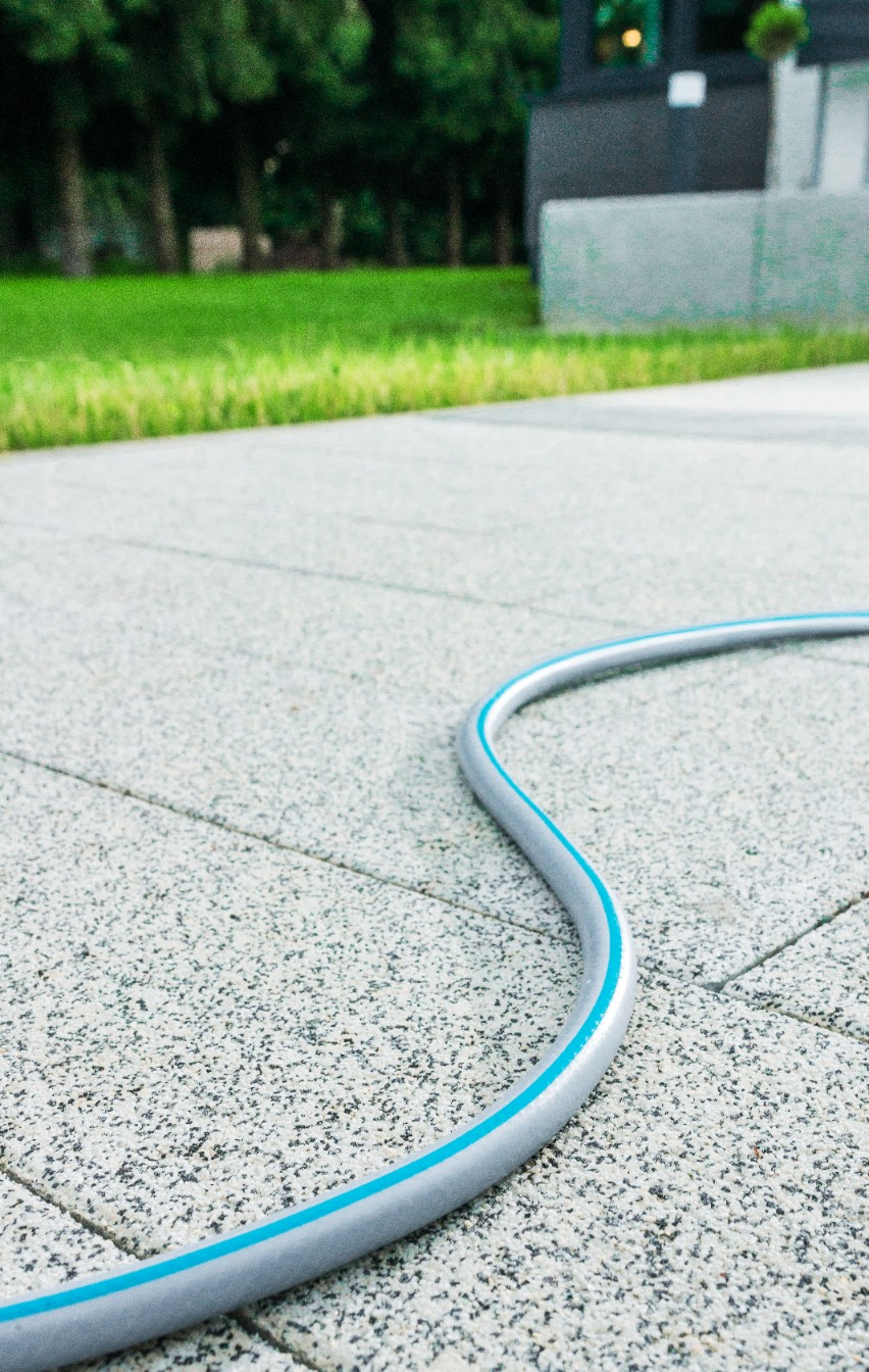 Elastyczny wąż ogrodowy 4-warstwowy Cellfast IDEAL, z oplotem krzyżowym, zapewniający długą żywotność